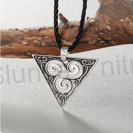 Náhrdelník s přívěškem Vlk a Triquetra (BD749)