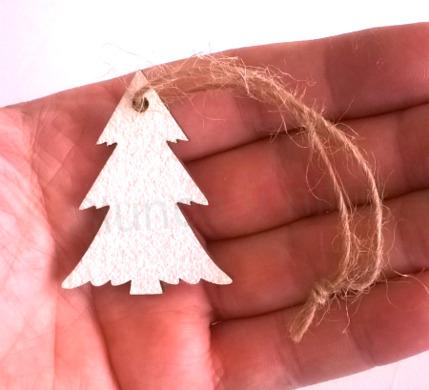 Dřevěné výřezy - závěsná ozdoba stromek se třpytky (V160)