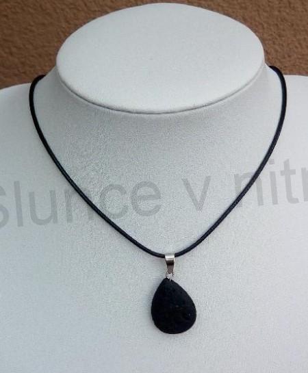 Minerální šňůrkový náhrdelník s přívěškem Láva - kapka, slza (X1737)