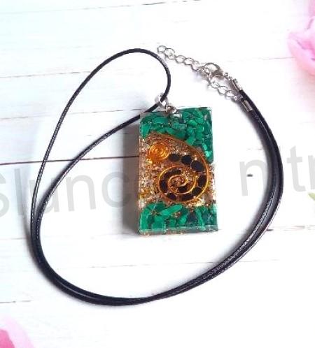 Orgonitový přívěšek malachit, turmalín a spirálky (PP184)