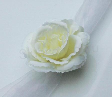 Svatební dekorace, girlanda na auto s bílými růžemi (E965)