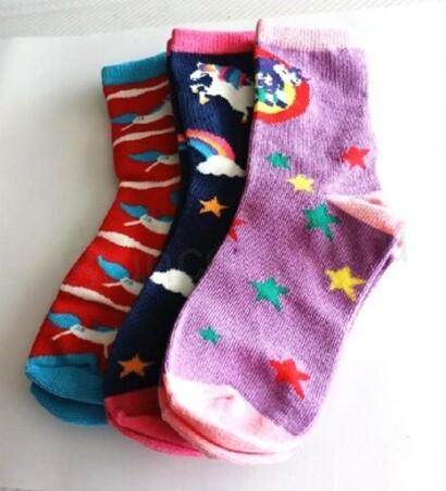 Dívčí veselé bavlněné ponožky jednorožec velikost 33 až 37 fialové (W229)