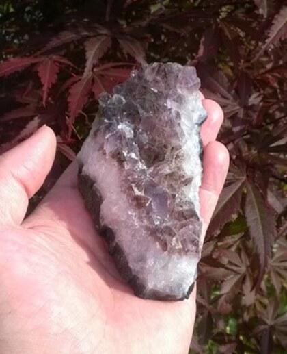 Ametyst drúza narostlá v chalcedonu 292 g (Brazílie) (X1903)