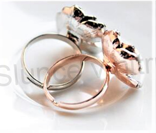 Dámský nastavitelný  prsten s růží zdobený zirkony (BP104)