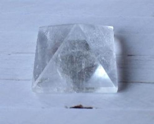 Broušená křišťálová pyramida 31 x 22 mm | 23 g (X1970)