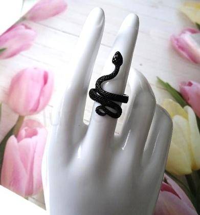 Hadí černý prsten velikost 55 (BP523)