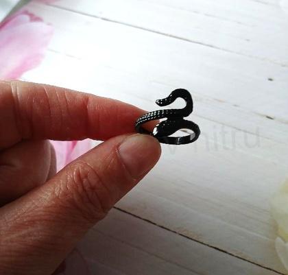 Hadí černý prsten velikost 58 (BP524)