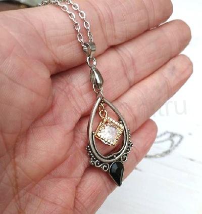 Řetízkový náhrdelník se zirkonem a ozdobou (BD914)