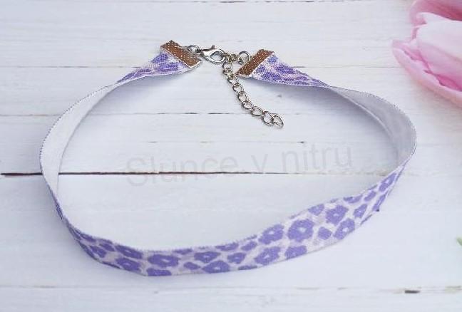 Náhrdelník choker kytičkovaný pružný krátký fialový (BD933)