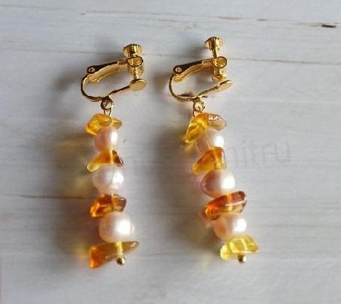 Náušnice klipsy jantarové, perlové šroubovací (X2053)