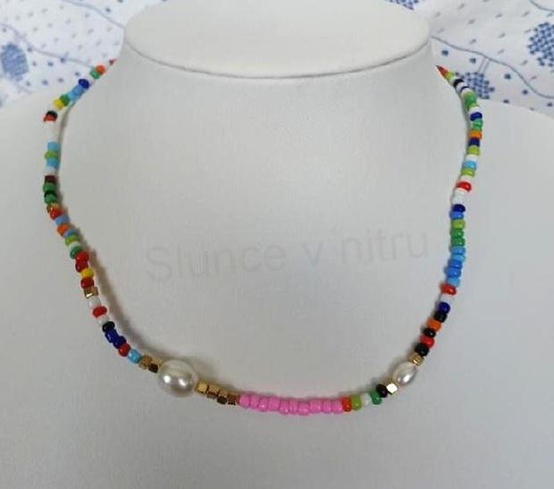 Pestrý perlový choker náhrdelník, řetízek s perlou (BD950)