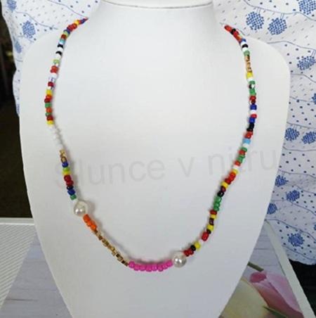 Pestrý perlový náhrdelník, řetízek s perlou (BD952)