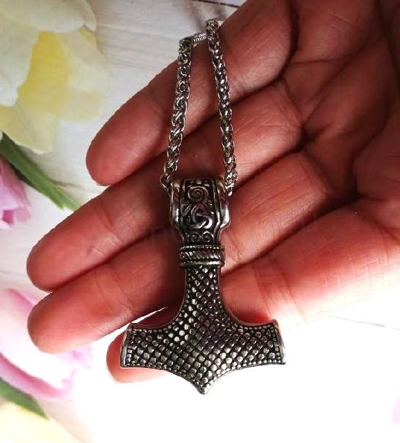 Nerezový náhrdelník s přívěskem Thorovo kladivo (BD963)