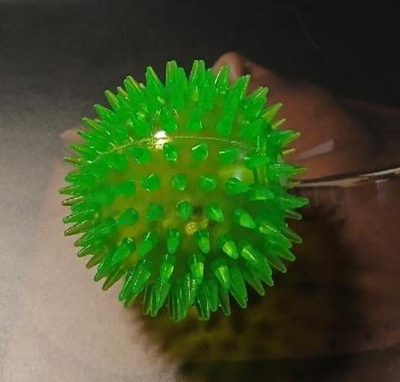 Svítící, pískací Antistresový míček - ježatý žlutý (D1149)