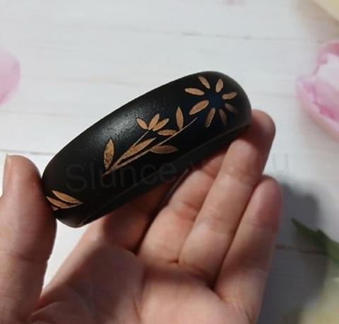 Dřevěný náramek černý ozdobný – obvod cca 20,7 cm (BC681)