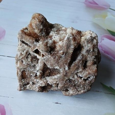 Mřížkový (Lamelární) křemen – Boxwork Quartz – sběratelská drúza (620 g) (X2236)