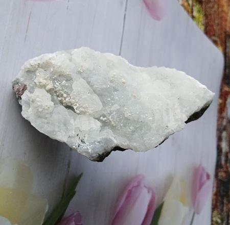 Minerální kámen chalcedon, prehnit drúza (225 g) (X2239)