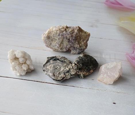 Minerální kámen směs drúz (68 g) (X2255)