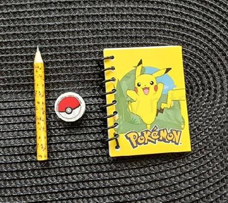 Pokémon Pikachu kapsička na karabinku – peněženka + mini psací set (H827)