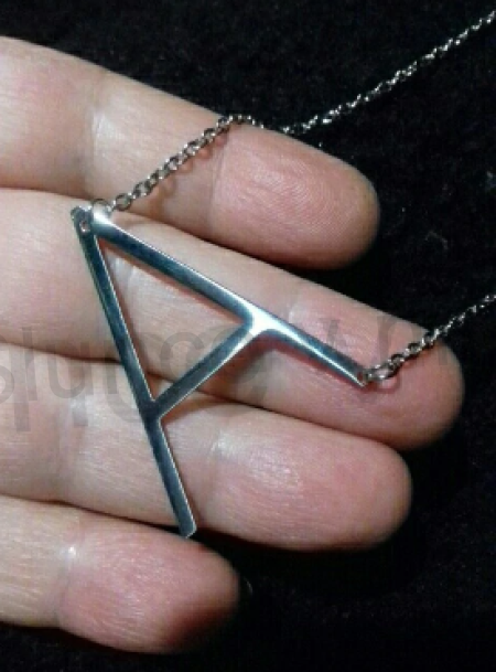 Náhrdelník - s písmenky od A do Z z chirurgické oceli více barev (BD68)