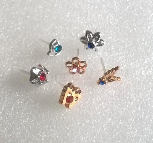 Hypoalergenní puzetové náušnice s kamínkem – varianta 15 (BB267)