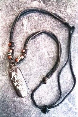 Náhrdelník Orientální dřevěný přívěšek na provázku (BD29)