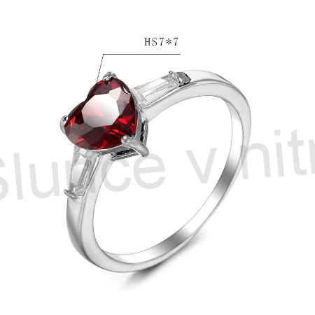 Postříbřený prsten s rubínem srdce (BE128)