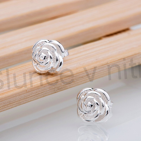 Postříbřené puzetové náušnice kytička (BE143)