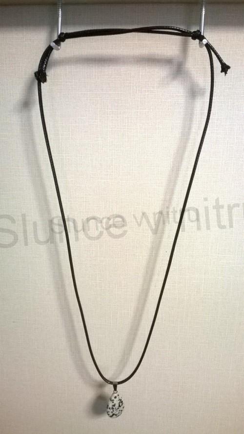 Provázkový náhrdelník přívěšek Jaspis dalmatin - slza (BD55)