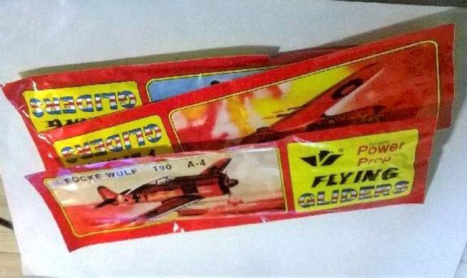 Lehké bojové  pěnové házecí letadlo s vrtulí 20 cm (D211)