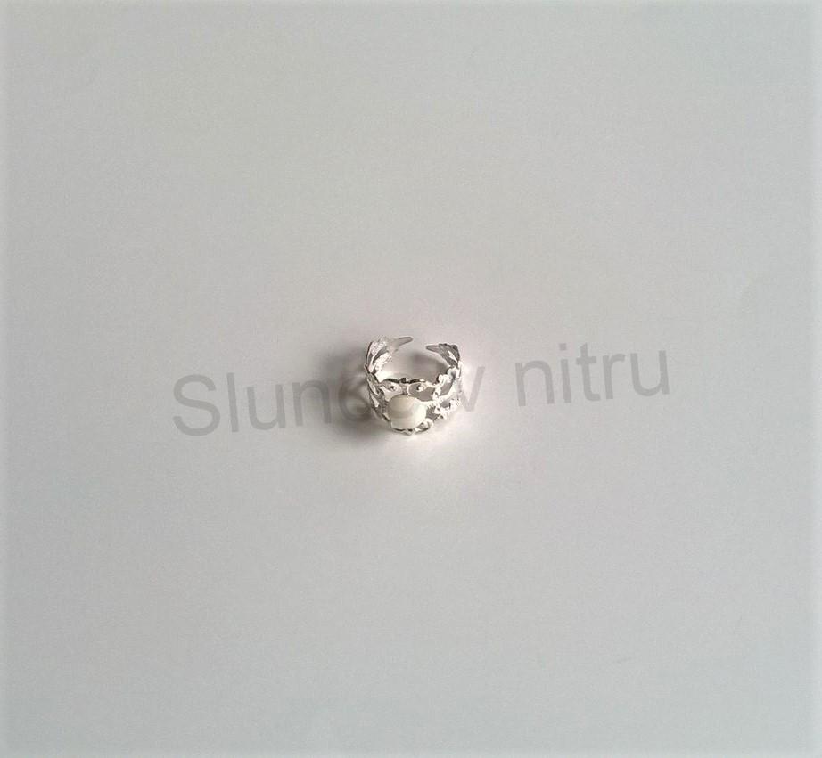 Nastavitelný ozdobný postříbřený minerální prsten s Bilým Korálem (X438)
