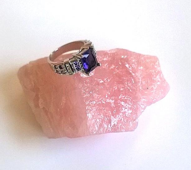 Pokovaný psten se zirkony velikost 57 (BP293)