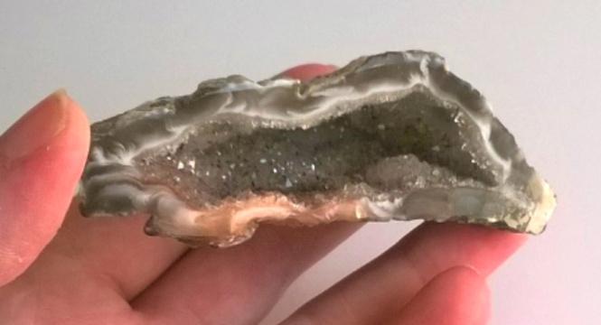 Achát peříčkový - geoda 99 g (Brazílie) (X510)