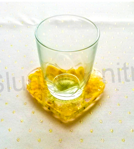 Orgonitový podtácek Srdce z přírodných květin (PP1)