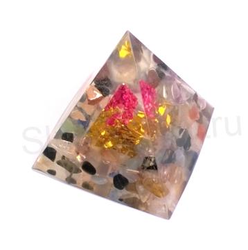 Orgonitová pyramida - 3D pyramida s minerlními kamínky 6,7 x 6,1 cm (PP77)