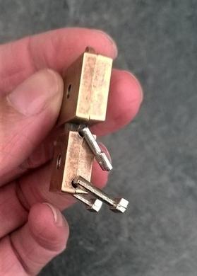 Kličenka, přívěšek 3 D robot (D445)