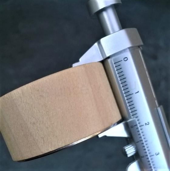 Pero s posuvným měřítkem (E382)