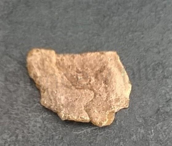 Jantar kopál surový přírodní 4,9 g (X629)