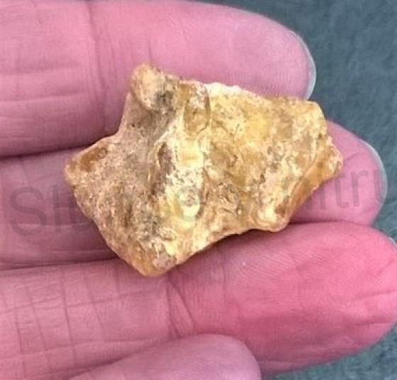 Jantar kopál surový přírodní 3,3 g (X630)