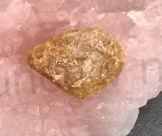 Jantar kopál surový přírodní 3,1 g (X634)