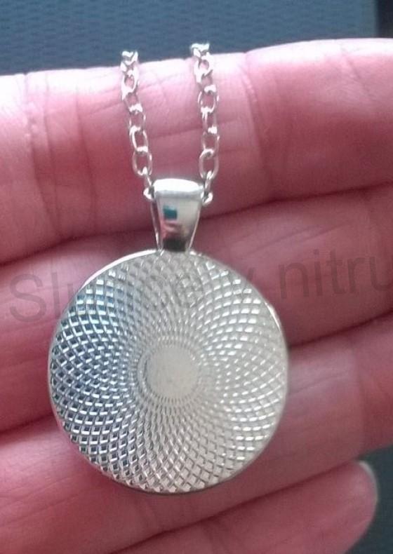 Náhrdelník s přívěškem Triquetra a kamínky (BD472)