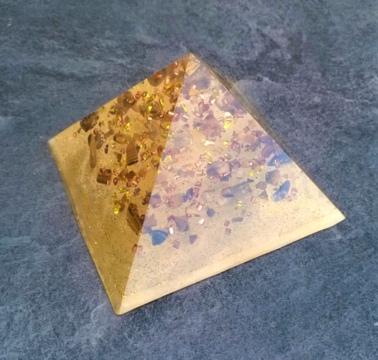 Orgonitová pyramida - se světlem naděje 9,5 x 7,5 cm (PP163)
