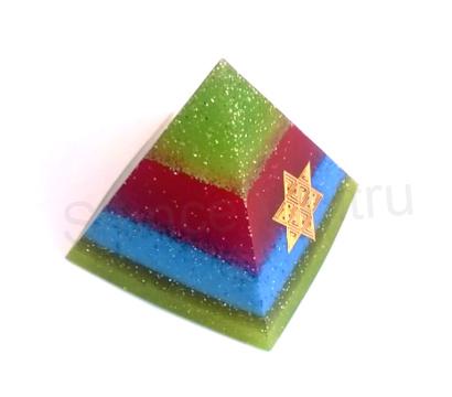 Orgonitová pyramida - duhové hraní s davidovou hvězdou  5,2 x 5,2 cm (PP166)