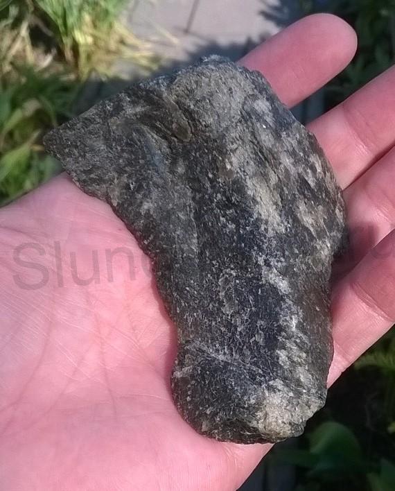 Labradorit polobroušenný plátek 105 g (Madagaskar) (X960)