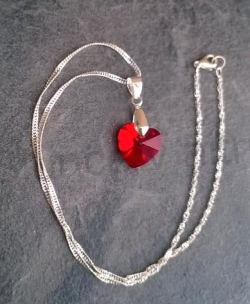 Postříbřený náhrdelník s rakouským křišťálovým srdcem Swarovski (BD504)