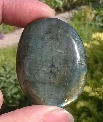 Labradorit hmatka 40,5 g (Madagaskar) (X964)