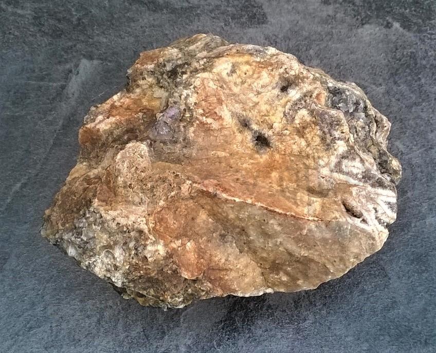 Drúza zonálního křemene - ametyst, záhněda - morion  544 g (Česká Republika) (X1098)