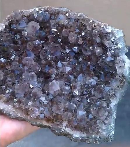 Ametyst drúza narostlá v chalcedonu 1340g (Brazílie) (X1146)