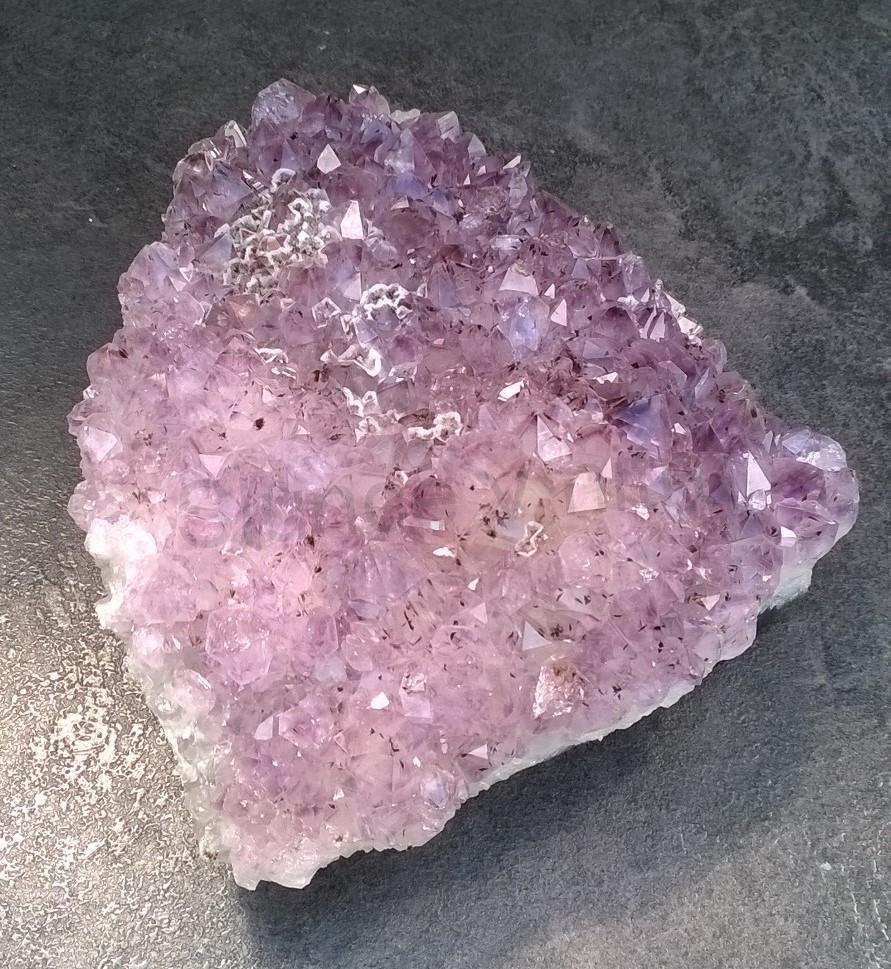 Ametyst drúza narostlá v chalcedonu 1485g (Brazílie) (X1149)