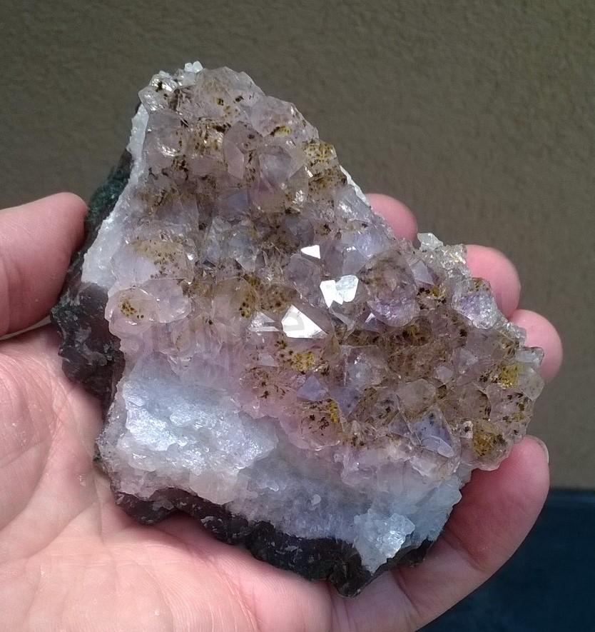 Ametyst drúza narostlá v chalcedonu 394g (Brazílie) (X1154)